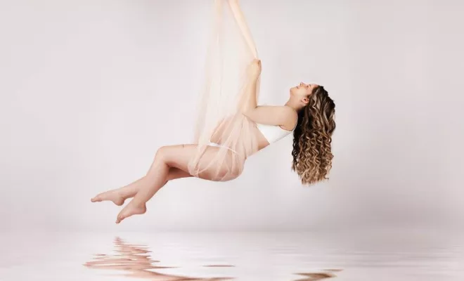 Shooting grossesse glamour en studio à Besançon, Besançon, TAILS PHOTOGRAPHIE