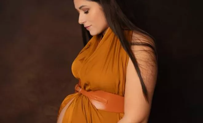 Shooting grossesse glamour en studio à Besançon, Besançon, TAILS PHOTOGRAPHIE