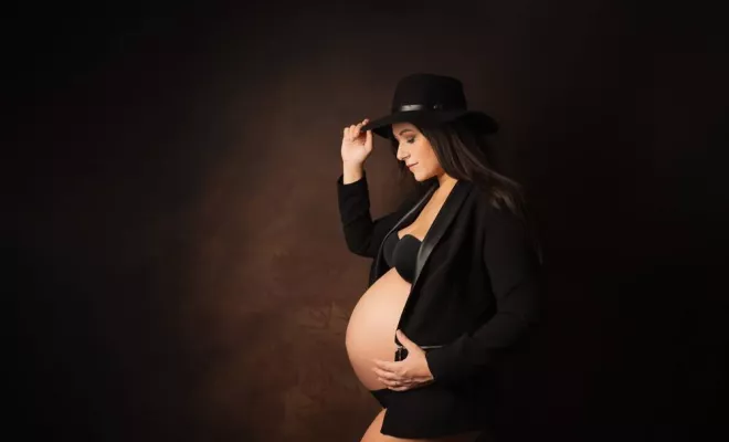 Shooting grossesse glamour en studio à Besançon, Besançon, TAILS PHOTOGRAPHIE