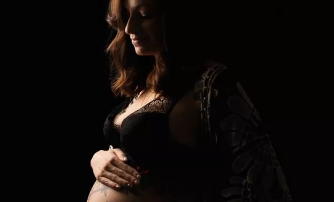 Shooting grossesse glamour rock à Besançon, Besançon, TAILS PHOTOGRAPHIE