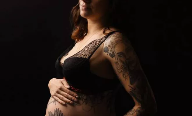 Shooting grossesse glamour rock à Besançon, Besançon, TAILS PHOTOGRAPHIE