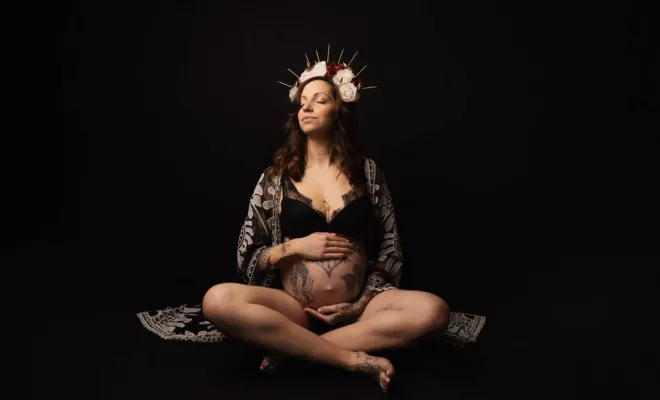 Shooting grossesse glamour rock à Besançon, Besançon, TAILS PHOTOGRAPHIE