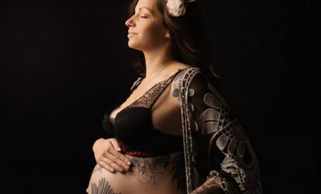 Shooting grossesse glamour rock à Besançon, Besançon, TAILS PHOTOGRAPHIE