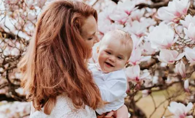 Shooting Maman et Bébé au Printemps, Besançon, TAILS PHOTOGRAPHIE