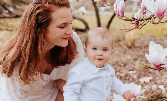 Shooting Maman et Bébé au Printemps, Besançon, TAILS PHOTOGRAPHIE