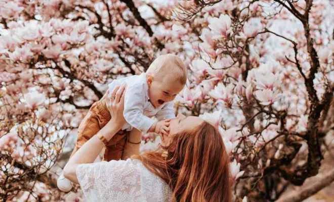 Shooting Maman et Bébé au Printemps, Besançon, TAILS PHOTOGRAPHIE