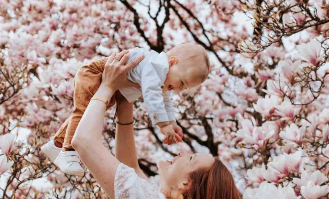 Shooting Maman et Bébé au Printemps, Besançon, TAILS PHOTOGRAPHIE