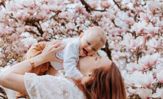 Shooting Maman et Bébé au Printemps, Besançon, TAILS PHOTOGRAPHIE