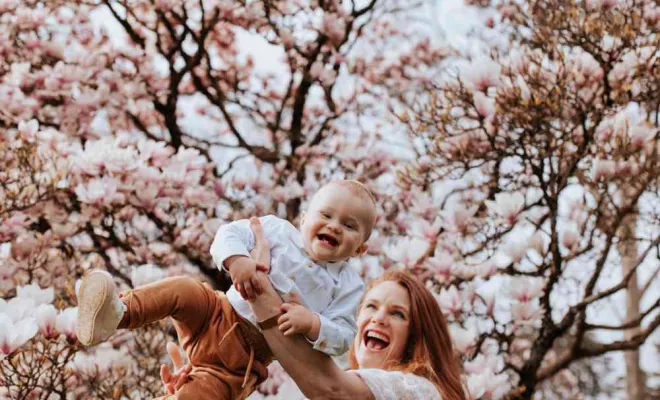 Shooting Maman et Bébé au Printemps, Besançon, TAILS PHOTOGRAPHIE