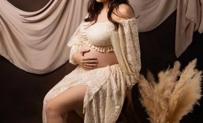 Shooting photo grossesse en studio avec mise en beauté à Besançon, Besançon, TAILS PHOTOGRAPHIE