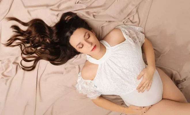 Shooting photo grossesse en studio avec mise en beauté à Besançon, Besançon, TAILS PHOTOGRAPHIE