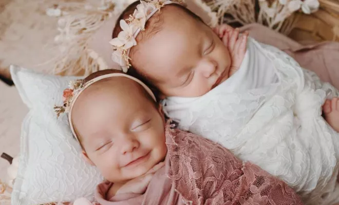 Shooting photo naissance jumelles à Besançon, Besançon, TAILS PHOTOGRAPHIE