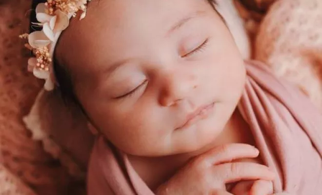 Shooting photo nouveau né à Besançon, Besançon, TAILS PHOTOGRAPHIE