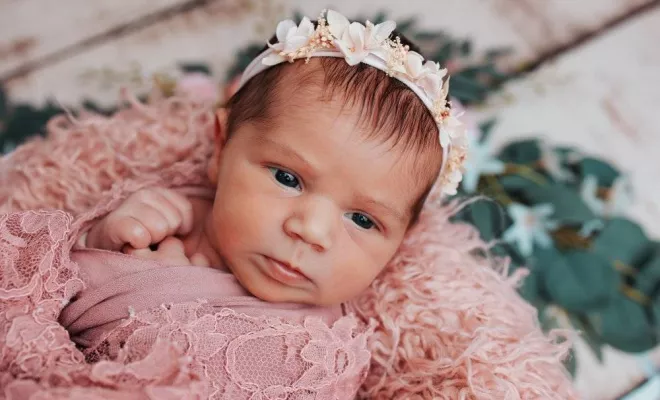 Shooting photo nouveau né fleuri à Besançon, Besançon, TAILS PHOTOGRAPHIE