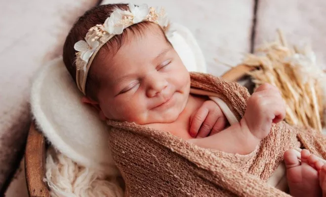 Shooting photo nouveau né fleuri à Besançon, Besançon, TAILS PHOTOGRAPHIE