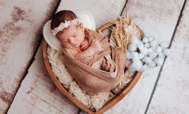 Shooting photo nouveau né fleuri à Besançon, Besançon, TAILS PHOTOGRAPHIE