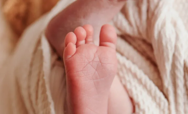 Shooting naissance bébé en studio à Besançon