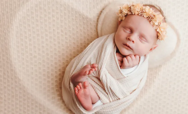 Shooting naissance bébé en studio à Besançon