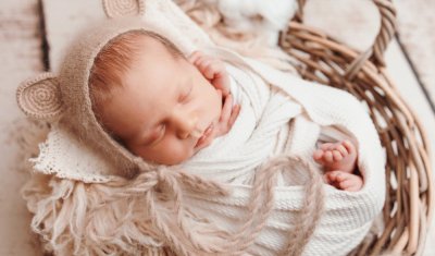 Photographe shooting naissance garçon à Besançon