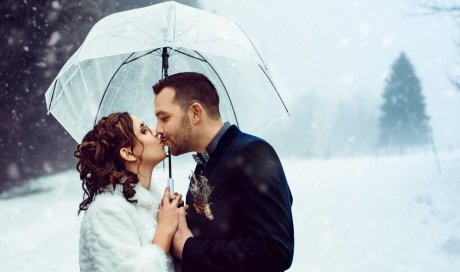 Photographe professionnelle mariage d'hiver dans le Jura