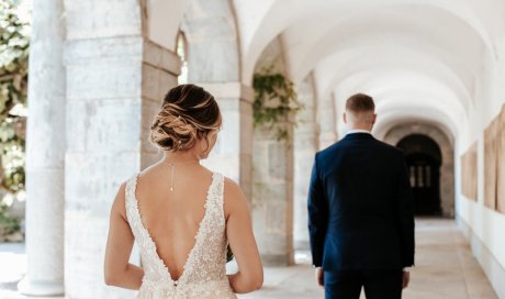 Photographe professionnelle de mariage en Franche-Comté avec découverte des mariés