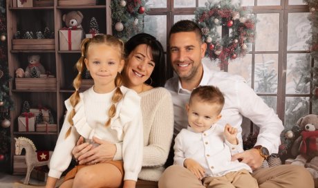 Photographe professionnelle shooting famille en studio à Besançon