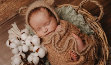 Photographe pour shooting naissance en studio à Besançon