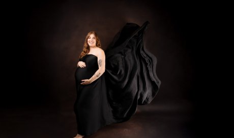 Photographe professionnelle séance photo grossesse en studio en Franche-Comté