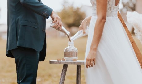 Photographe professionnelle de mariage avec cérémonie laïque à Besançon