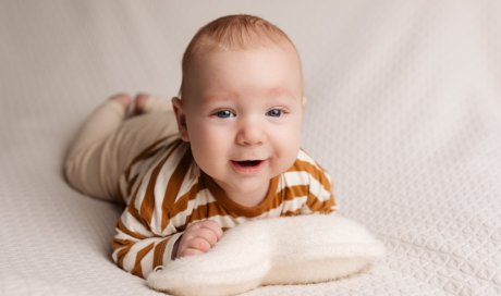 Photographe pour séance photo bébé en studio à Besançon