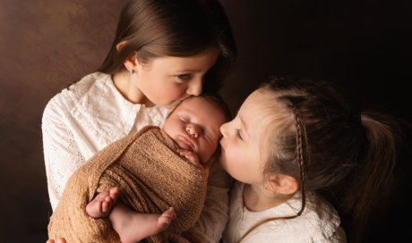 Shooting naissance en famille en studio en Franche-Comté