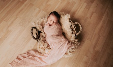 Photographe professionnelle séance naissance à Besançon