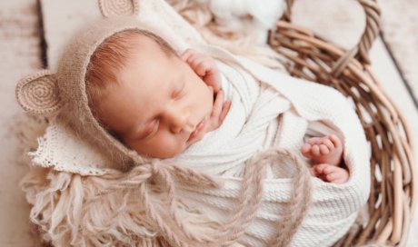 Photographe shooting naissance garçon à Besançon