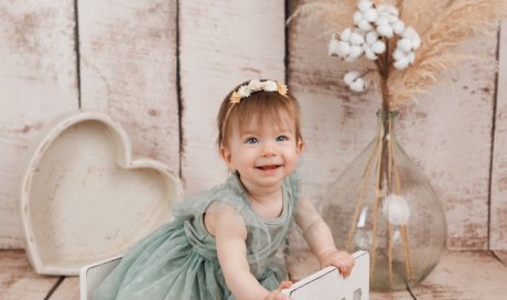 Photographe bébé 1 an en studio à Besançon