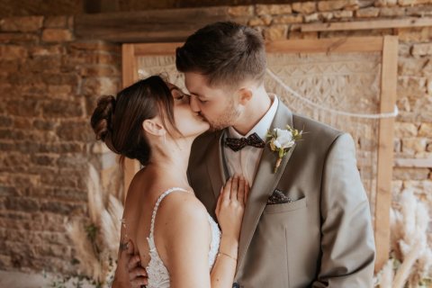 Photographe professionnelle mariage au domaine de Bersaillin dans le Jura