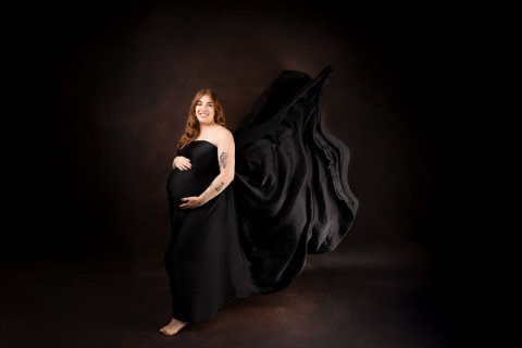Photographe professionnelle séance photo grossesse en studio en Franche-Comté