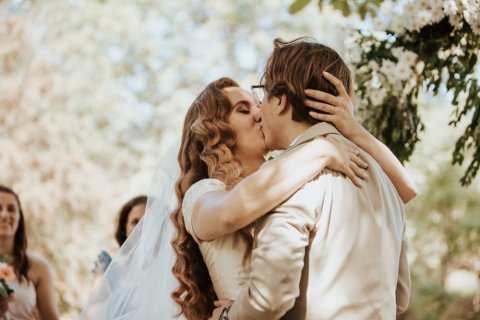 Photographe professionnelle pour mariage avec cérémonie laïque à Besançon