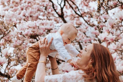 Photographe à Besançon : Shooting Maman et Bébé au Printemps