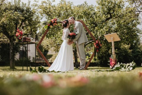 Photographe professionnelle mariage en petit comité à Besançon