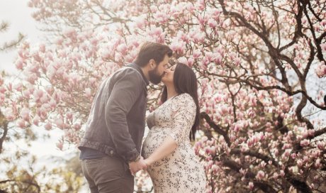 Photographe professionnelle séance photo grossesse fleuri à Besançon 