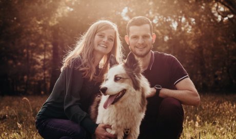 Photographe professionnelle séance photo animaux de compagnie en famille à Besançon