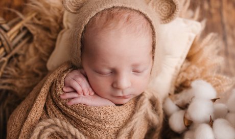 Photographe pour shooting photo naissance mignon à Besançon