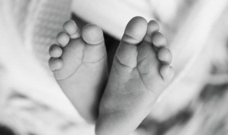 Photographe professionnelle shooting naissance en studio en Franche-Comté