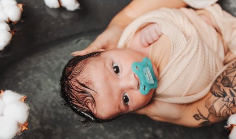 Bain bébé emmailloté à Besançon