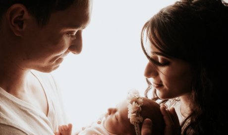 Séance photo naissance en famille à Besançon