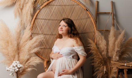Shooting grossesse bohème en studio à Besançon