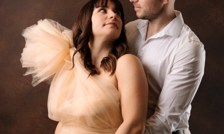 Photographe professionnelle séance photo grossesse en studio à Besançon