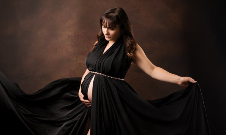 Photographe professionnelle séance photo grossesse en studio à Besançon