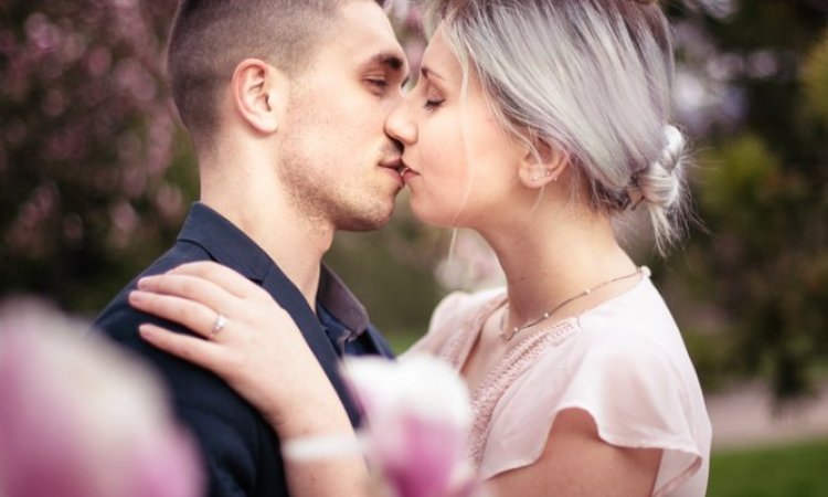 Photographe professionnelle shooting couple à Besançon