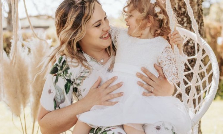 Photographe professionnelle shooting mère et fille à Besançon